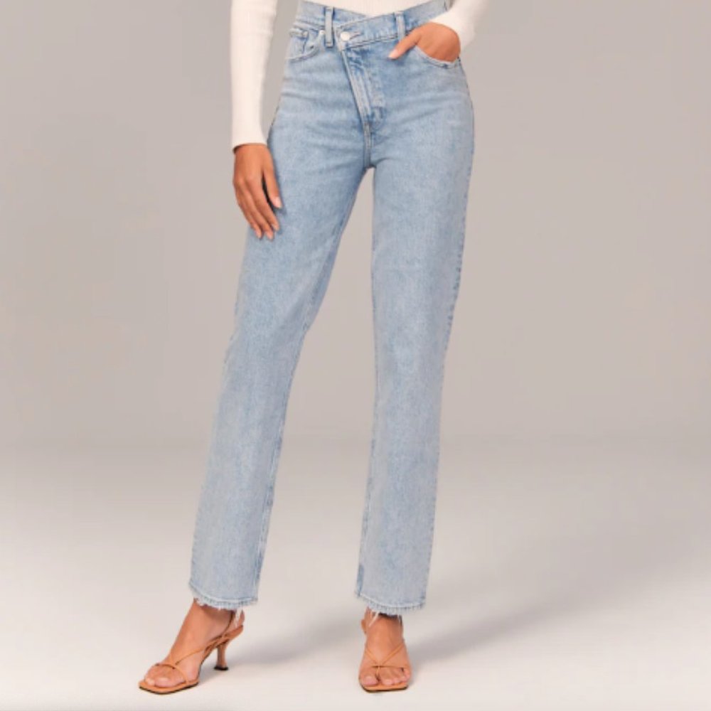 Abercrombie Ultra High Rise 90s Straight Jean